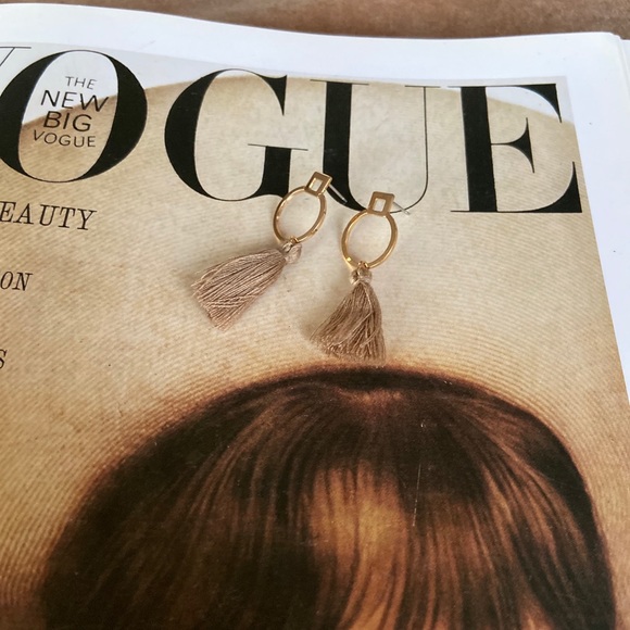 Tassle stud earrings - Picture 2 of 4